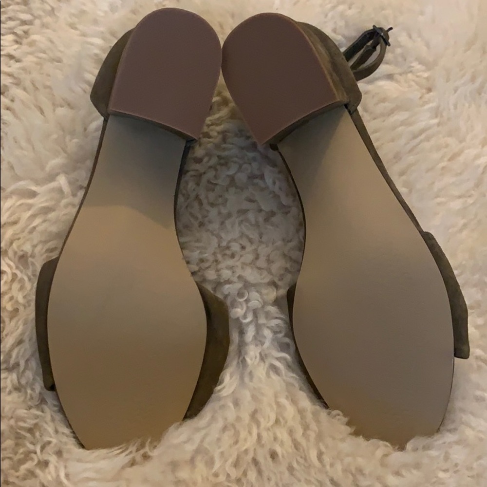 BRAND NEW! Never worn Steve Madden Sandals - Picture 3 of 6